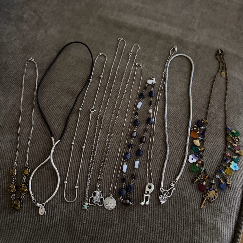 Lot of 9 necklaces